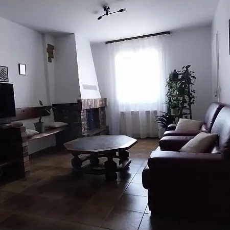 La Maison Verte Montois-la-Montagne